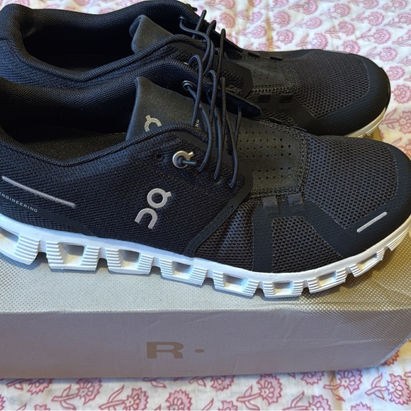 On Running Black and White Athletic Shoes - Picture 2 of 6